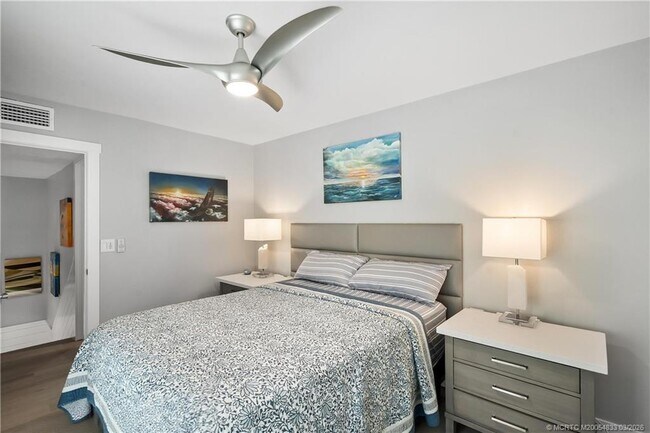 Building Photo - 6162 SE Riverboat Dr