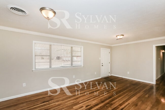Building Photo - The living is easy in this 3 bedroom, 2 ba...