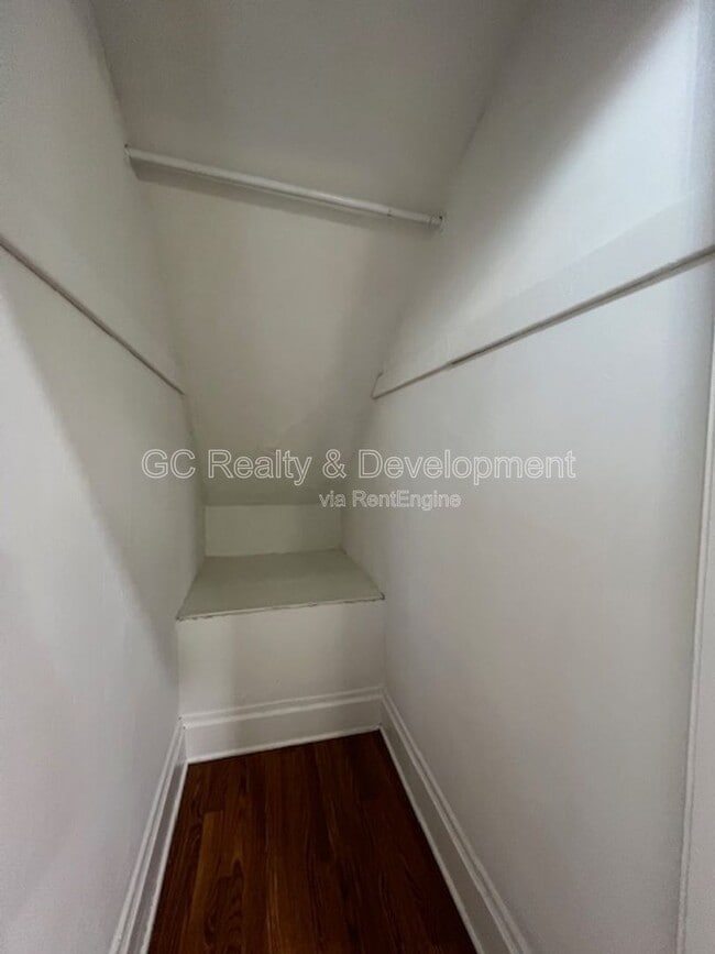 Building Photo - 411 Wellington Ave