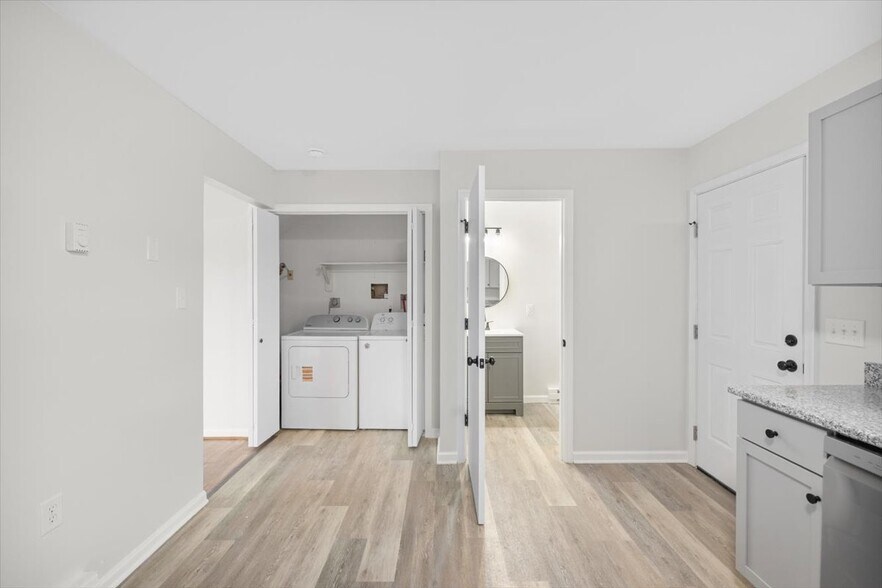 Building Photo - 513 Buckingham Dr