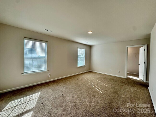 Building Photo - 1605 Blue Velvet Ln