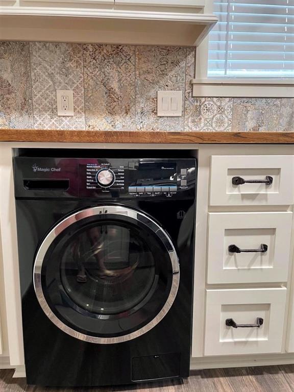 Building Photo - 903 N Valderas St