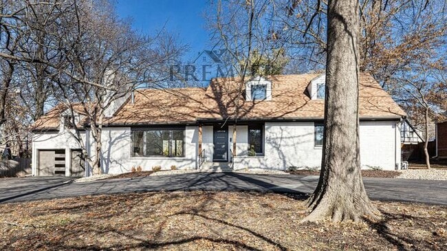 Building Photo - Stunning Remodeled 4 bedroom / 4 bath-2026...