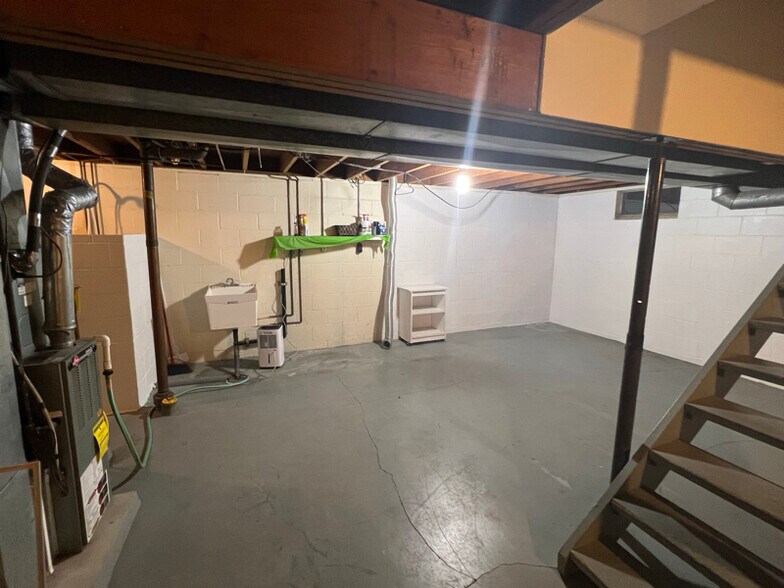 Building Photo - 236 Kennedy St