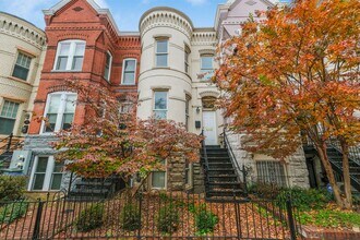 Building Photo - 310 9th St NE