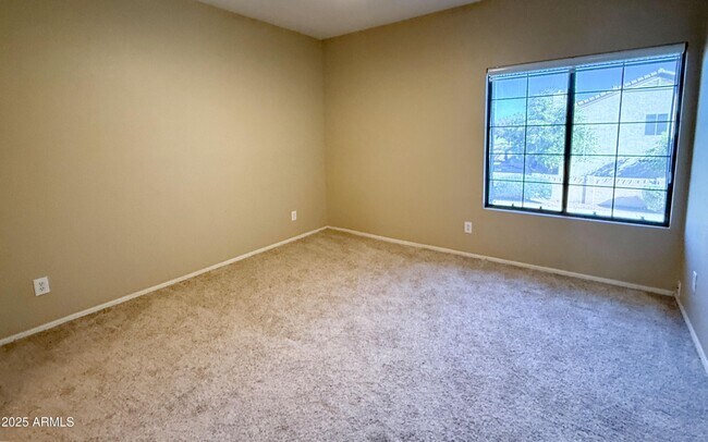 Building Photo - 1432 S Apache Dr