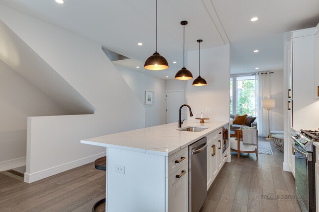 Building Photo - 1304 N Lawndale Ave