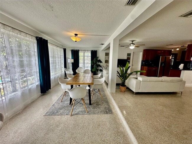 Building Photo - 2901 NW 9th Terrace