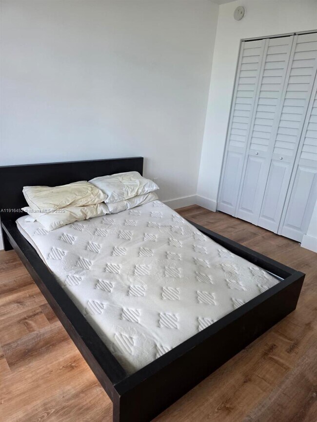 Building Photo - 7440 Harding Ave