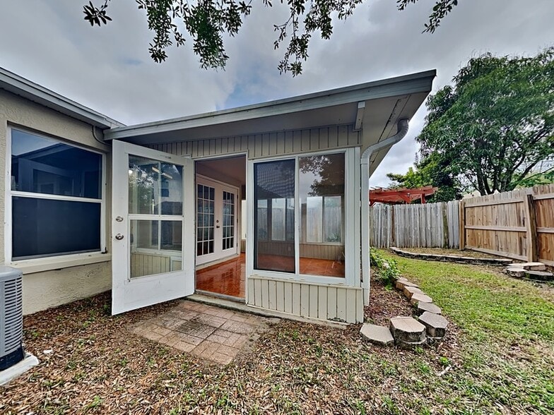 Building Photo - 430 Maple Pointe Dr