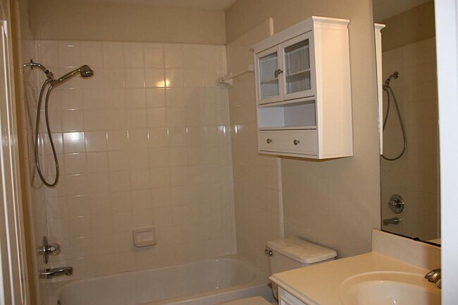 Building Photo - 5423 Montbury Ln