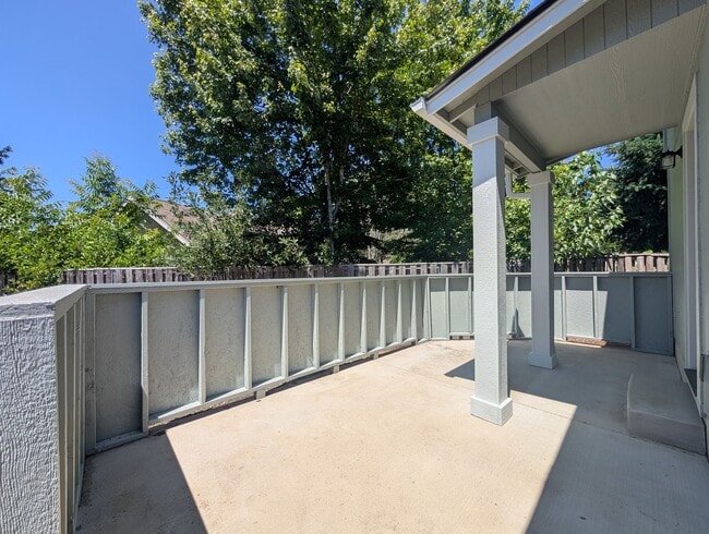 Building Photo - 2bdrm/1bthrm home with beautiful finishes!