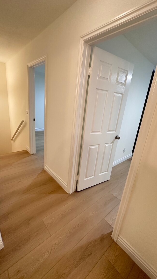 Building Photo - 1472 Camelot Dr