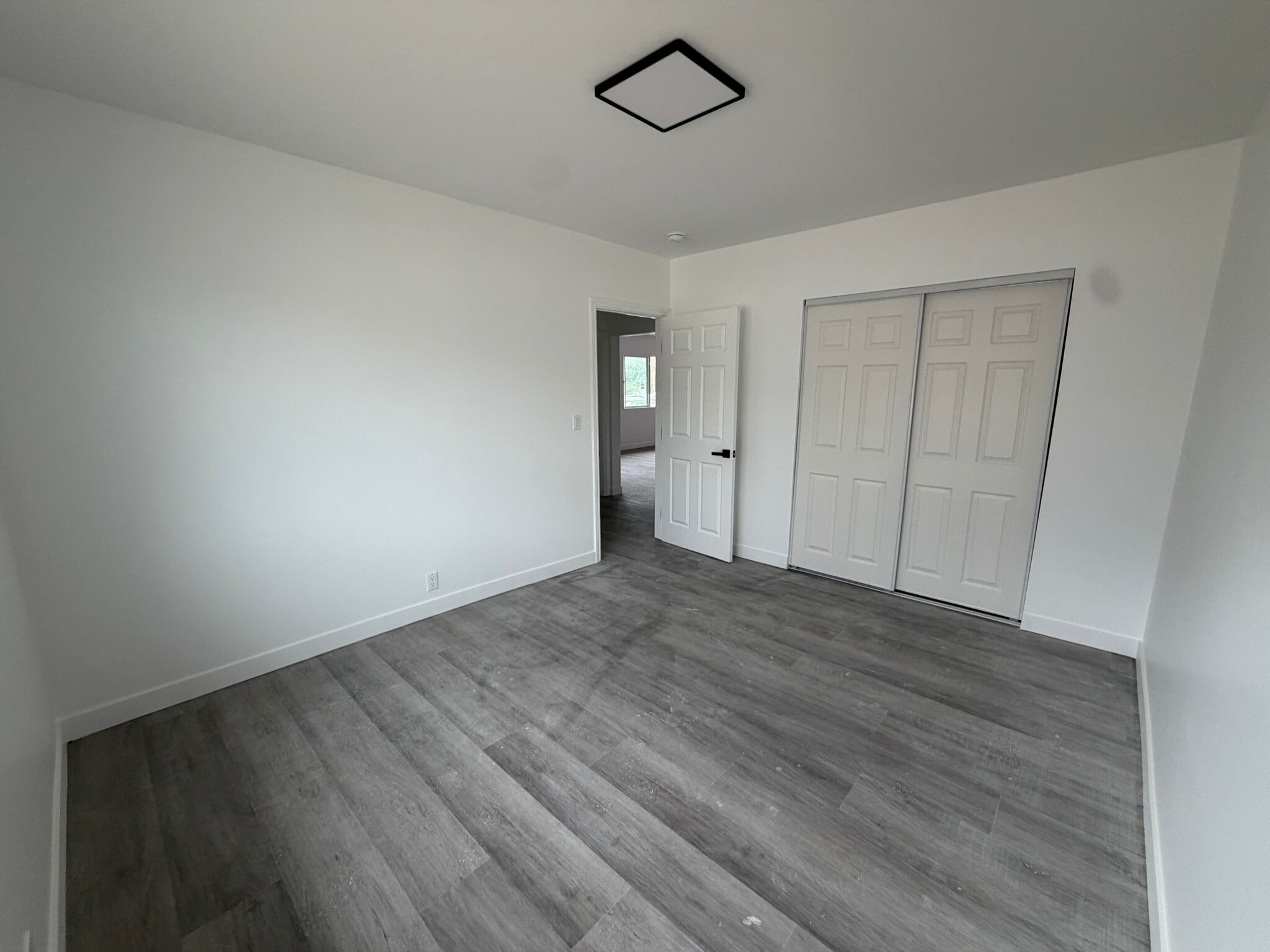 Building Photo - 14807 Eastwood Ave