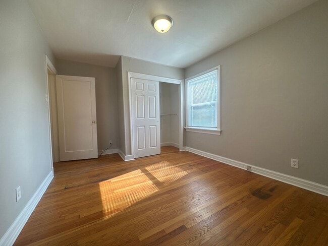 Building Photo - Updated 3 Bed 1 Bath w/Large Yard