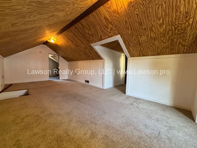 Building Photo - Charming Salem Cape Cod with Loft