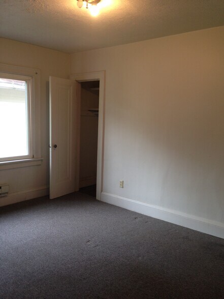 Building Photo - 864 Chalker St