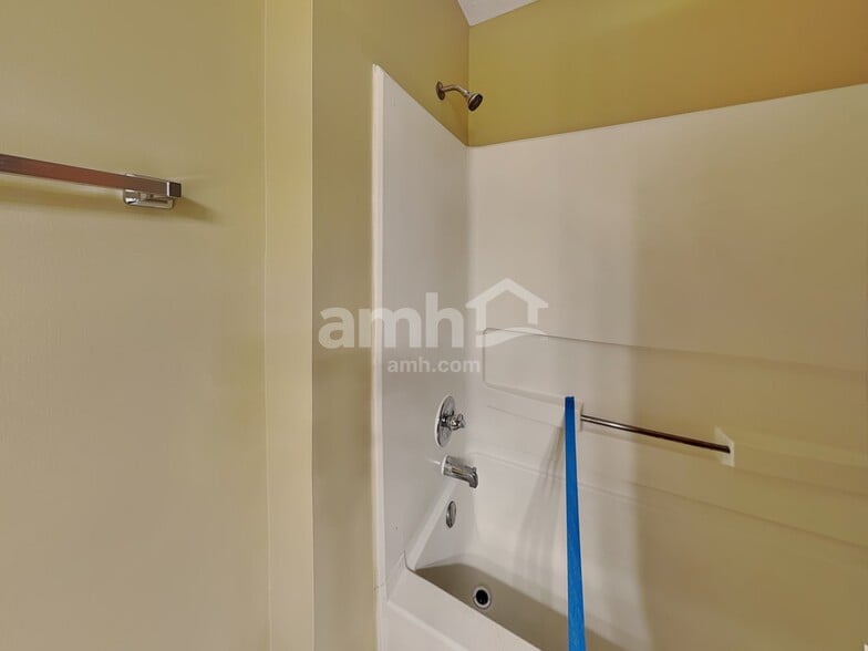 Building Photo - 2650 Willowgate Rd