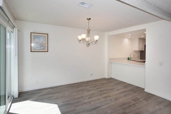 Building Photo - 7912 Rainbow Cir