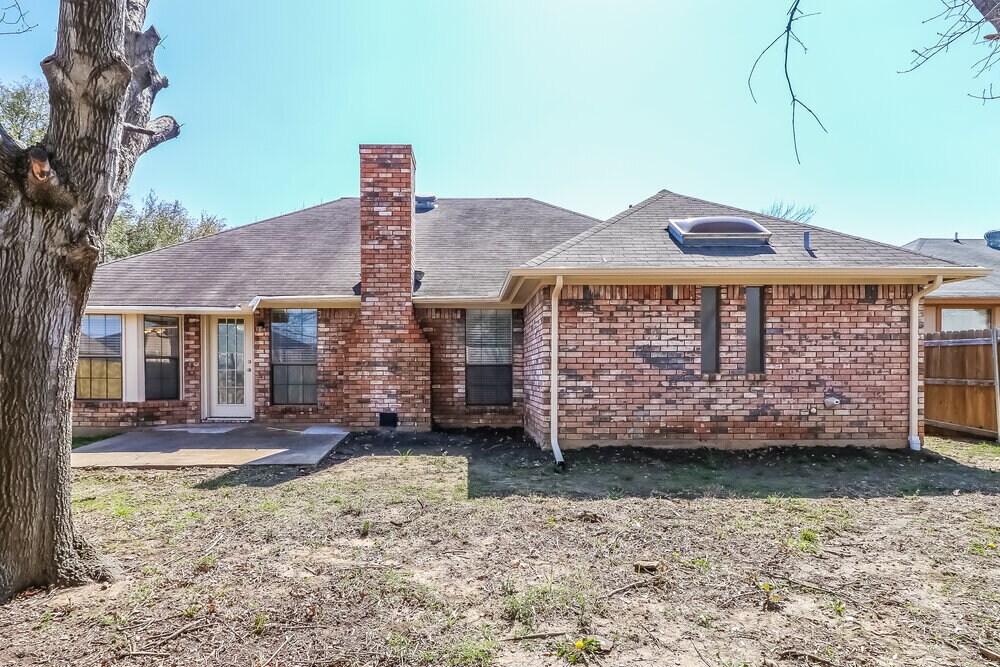 Building Photo - 819 Crystal Creek Ln