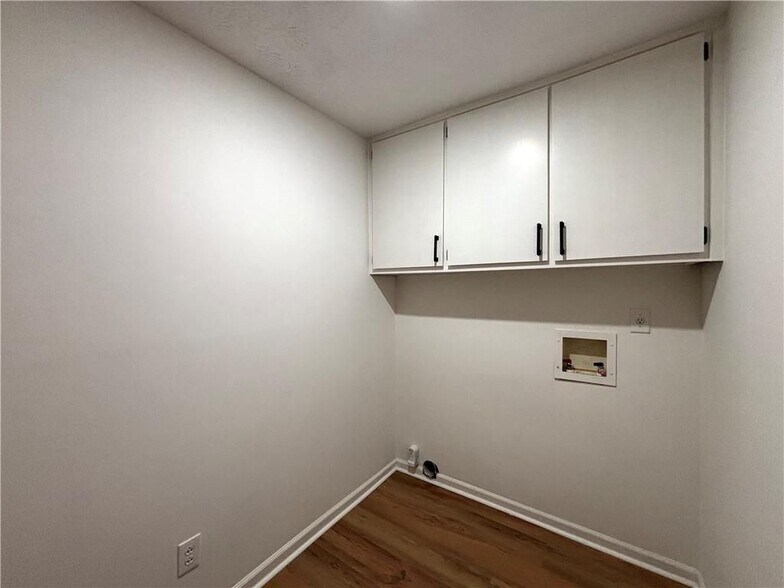 Building Photo - 807 Oak Bridge Ln