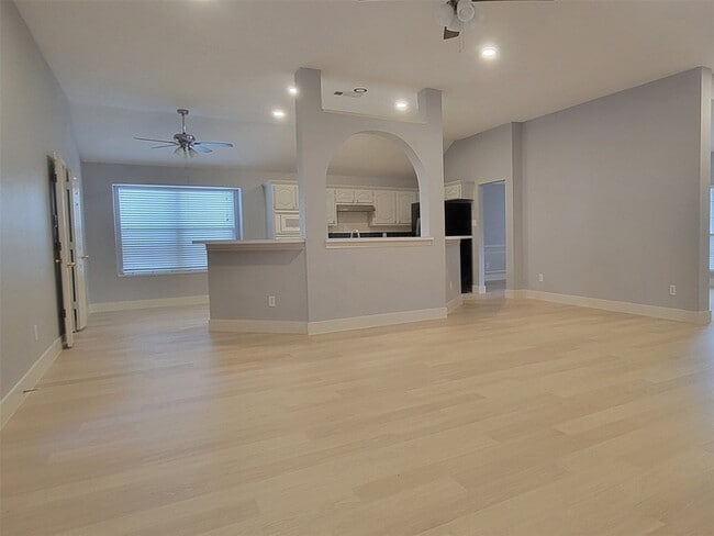 Building Photo - 424 Ambrose Dr
