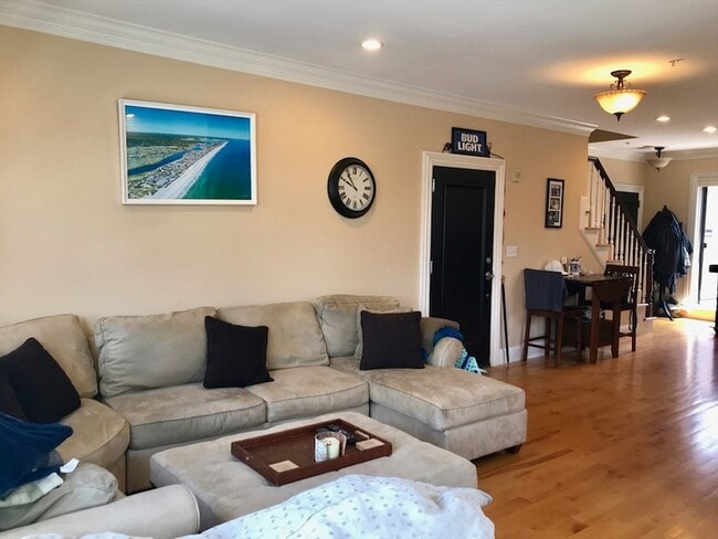 Building Photo - 360-362 Dorchester Street Unit 3