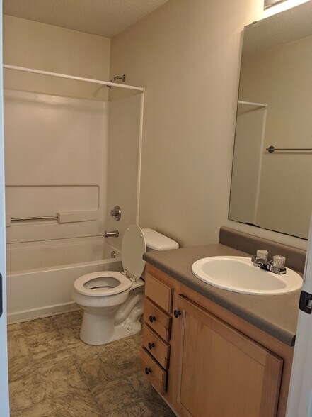 Each room has a bathroom and shower - 122 Harts Cove Way