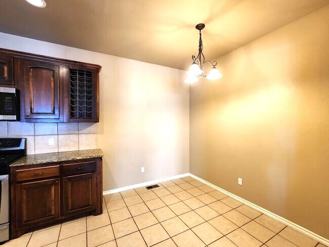 Building Photo - 13707 Oxford Dr