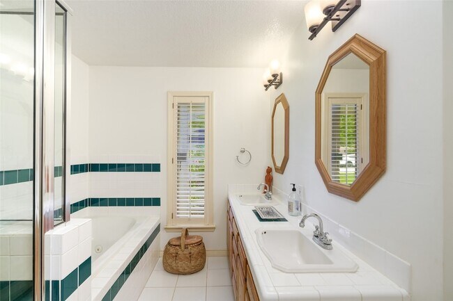 Building Photo - 10631 Del Monte Dr