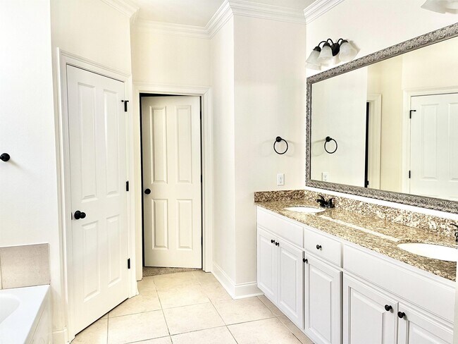 Building Photo - 3147 Hudson Park Dr