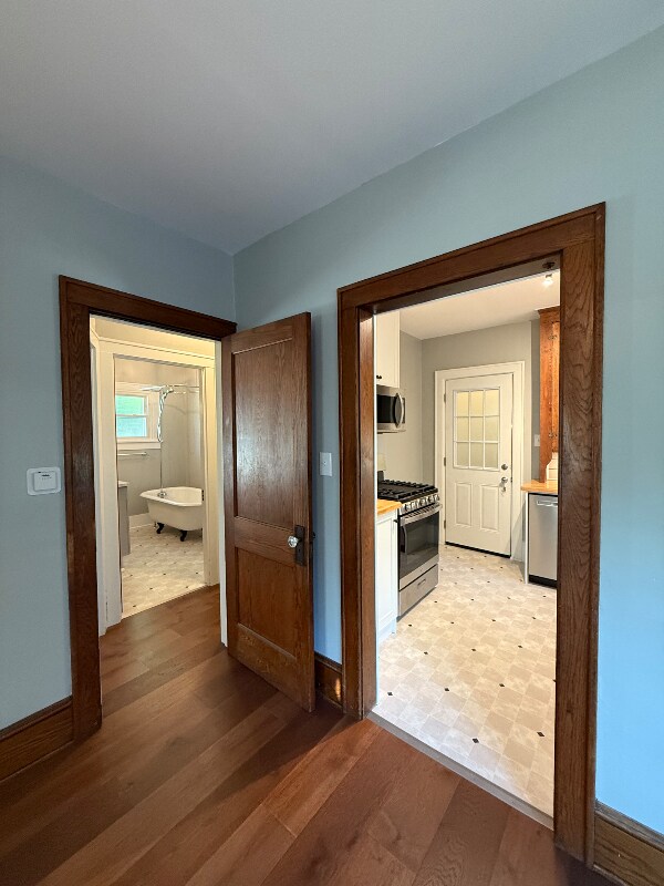 Building Photo - 825 Avon St