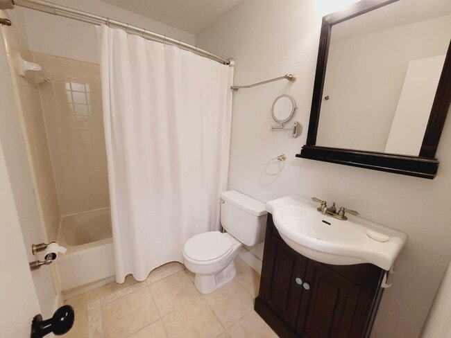 Building Photo - 2136 Little River Ln