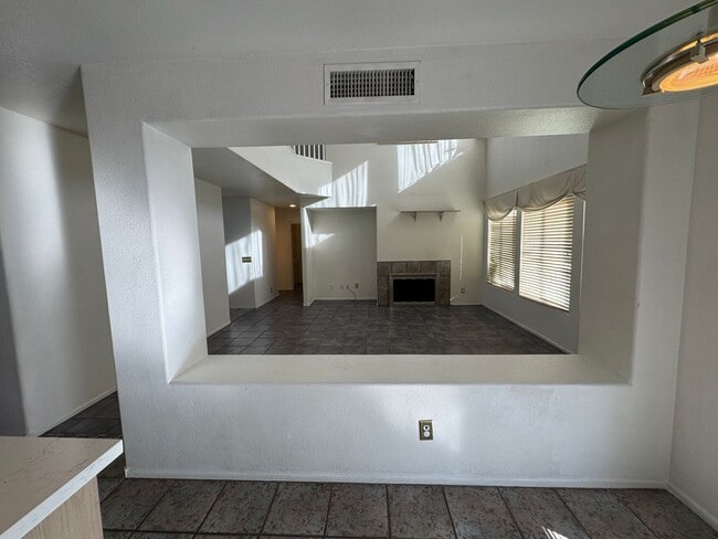 Building Photo - 4 Bedroom Corner Lot Great Location