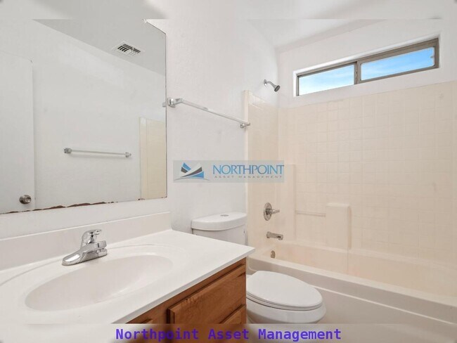 Building Photo - 4BR/2BA | Newly Renovated Single Family Home | 2-Car Covered Parking | Large Yard in Phoenix!