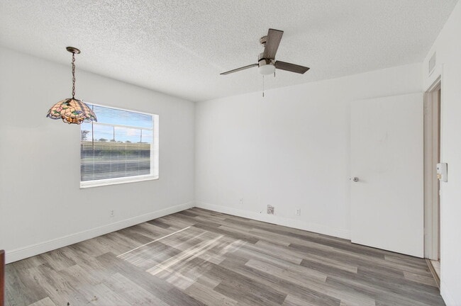 Building Photo - 180 Flanders C