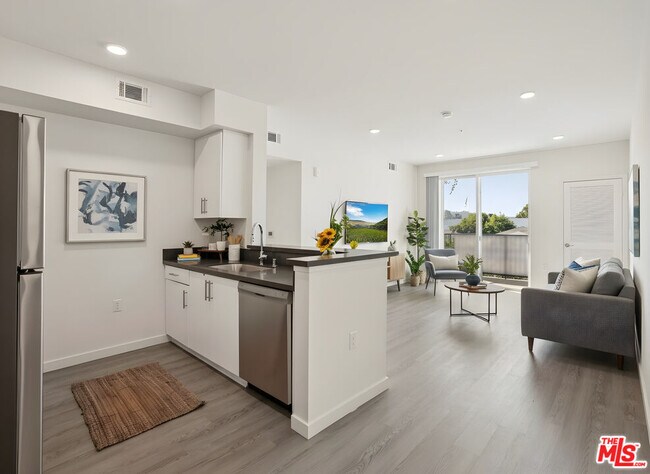 Building Photo - 3518 Chesapeake Ave