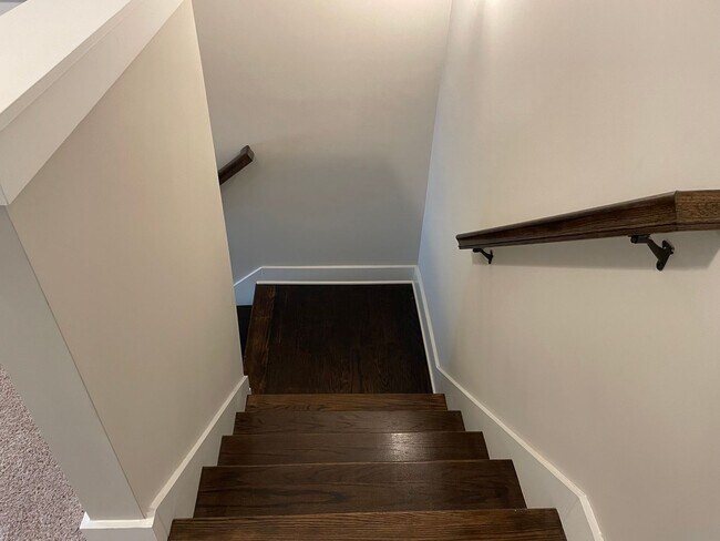 Building Photo - Spacious 3 bedroom home with garage and fenced backyard!