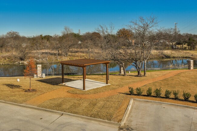 Building Photo - 736 N Plano Rd