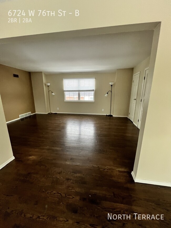 Building Photo - Modern 2BR/2BA Apartment in Overland Park ...