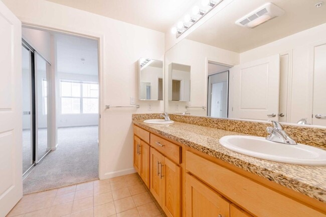 Building Photo - 301 Crescent Ct