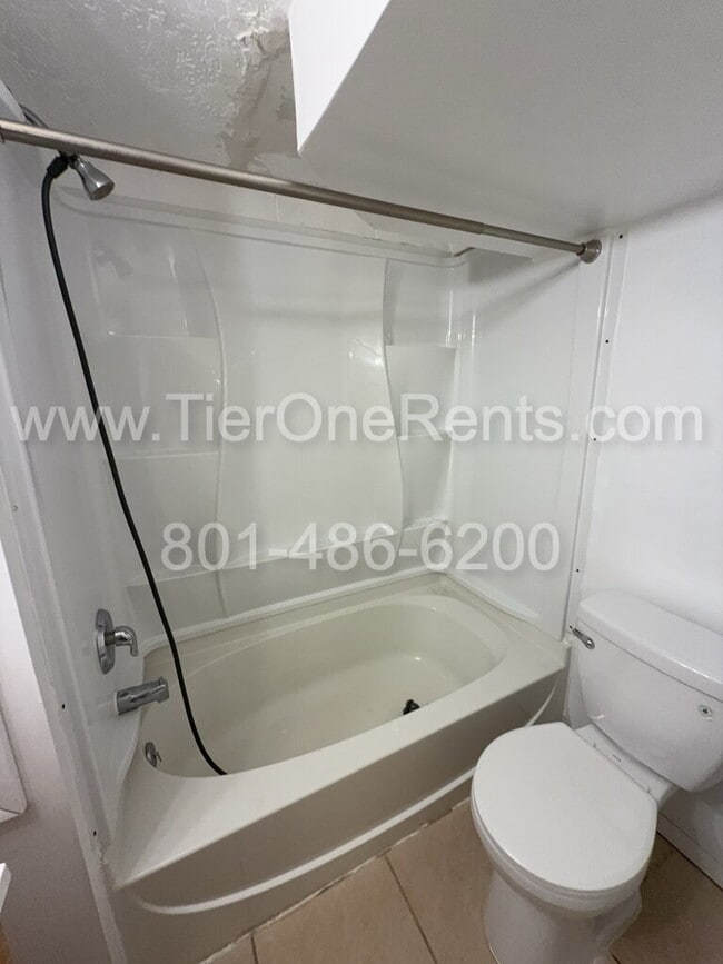 Building Photo - No deposit option available for qualified renter with Obligo!