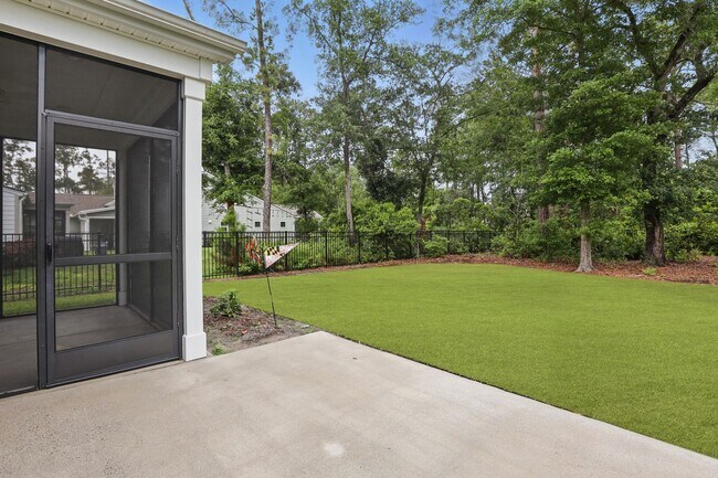 Building Photo - Spacious 5 Bedroom Home in Richmond Hill’s Waterways Community