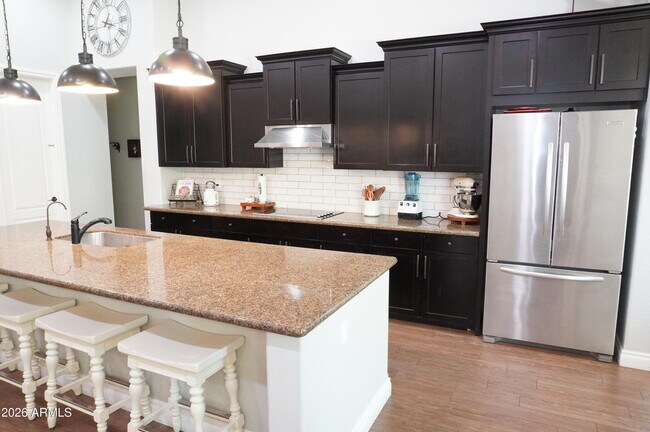 Building Photo - 2910 E Wildhorse Dr