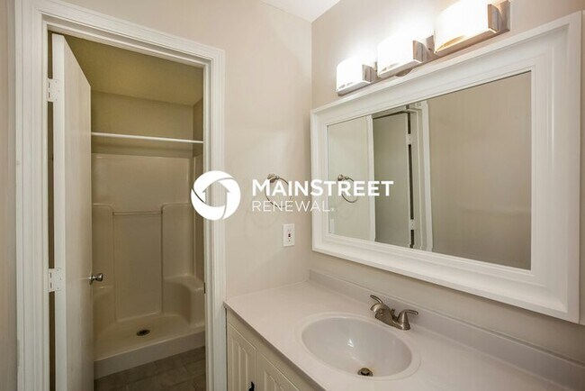 Building Photo - 3 Bedroom Pet-Friendly Home in INDIANAPOLI...