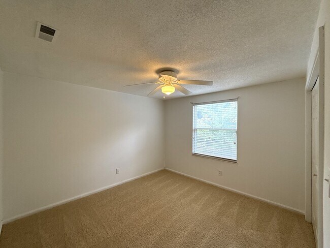 Building Photo - 3-Bedroom Home Close to Ballantyne!