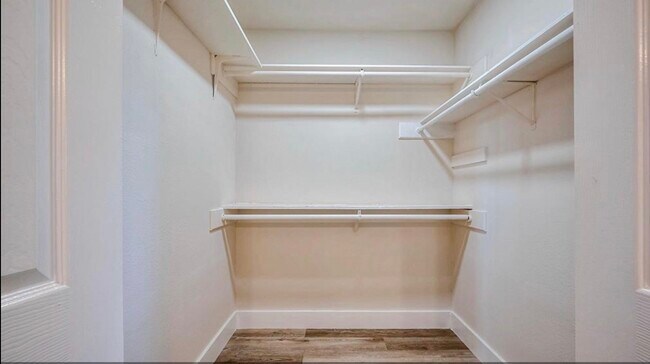 Building Photo - 5502 Hewitt Dr