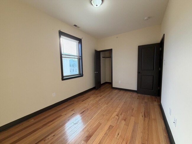 Building Photo - 1911 N Gratz St