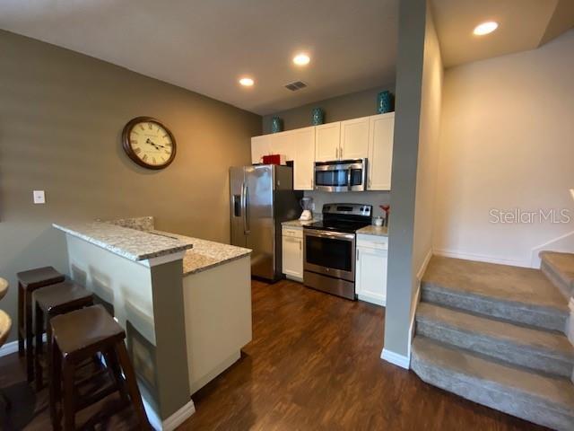 Building Photo - 5370 Diplomat Ct
