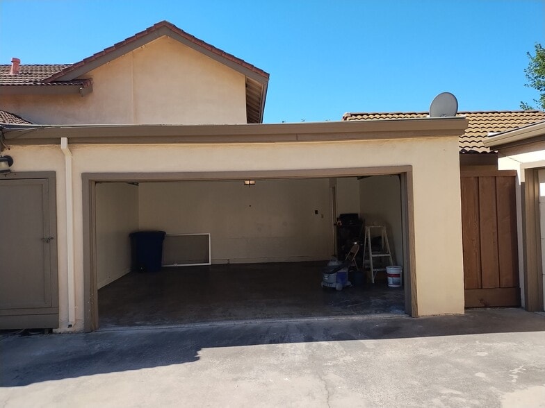 Building Photo - 3545 Fountain Way